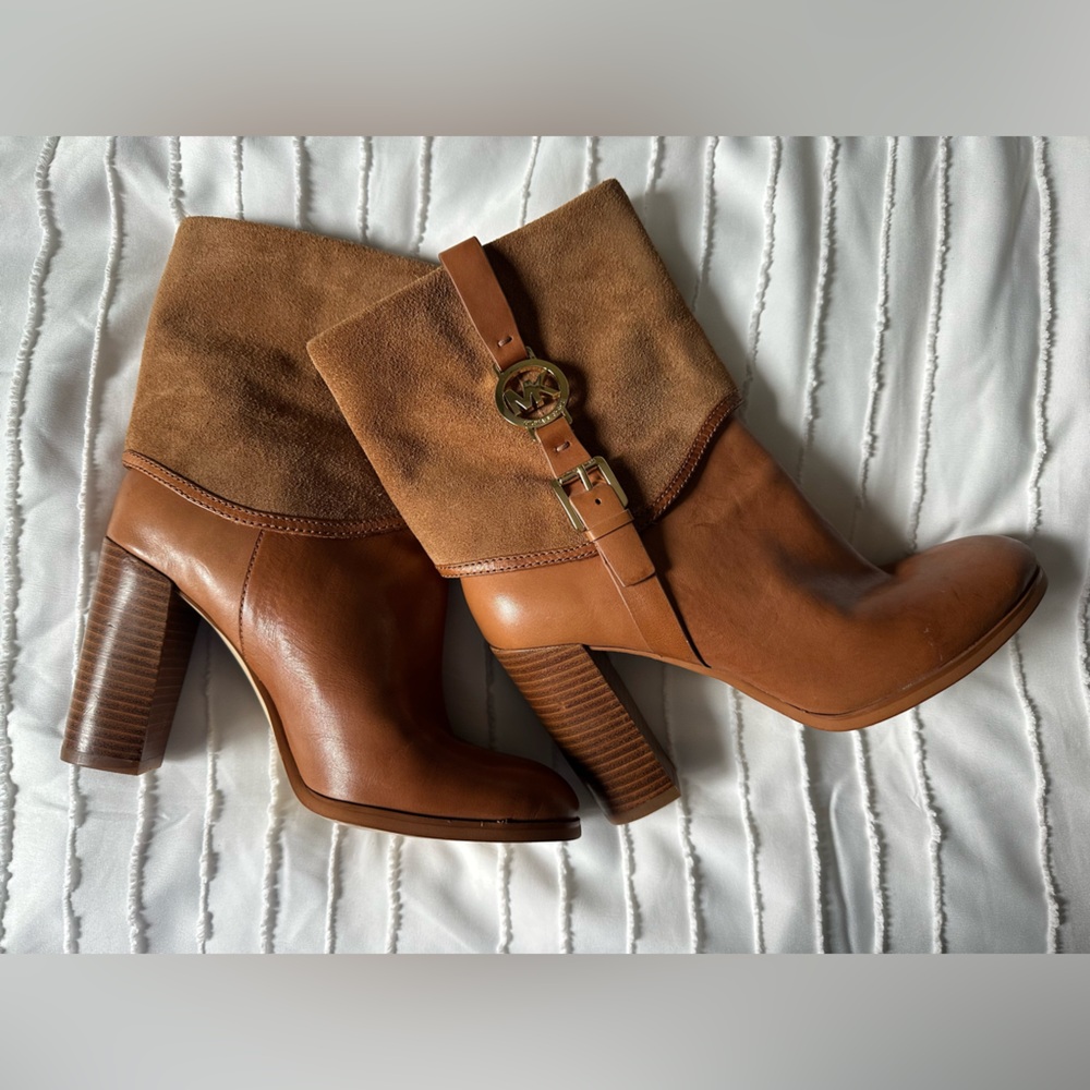 Michael Kors Mid Heeled Ankle Boots 

Size 9 US Women’s

Brown, Leather